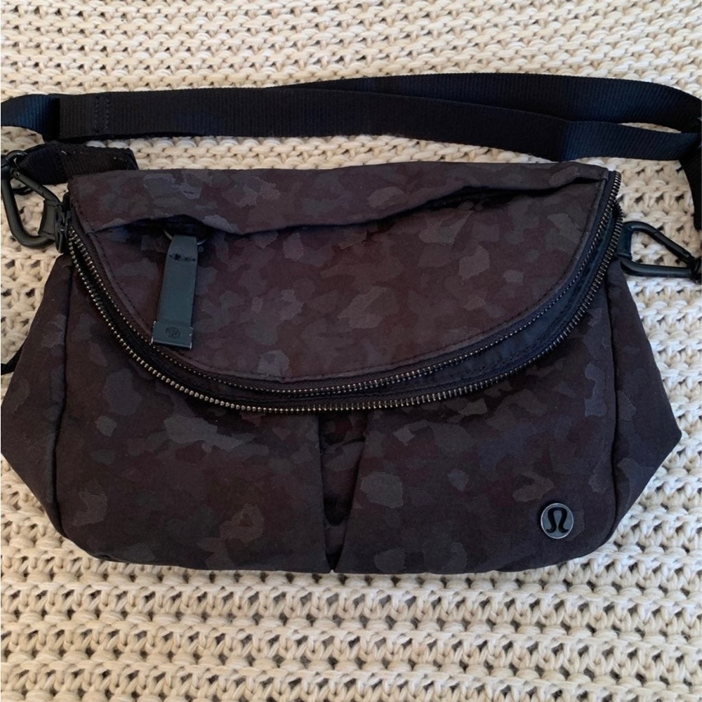 Lululemon 5L All night festival bag
